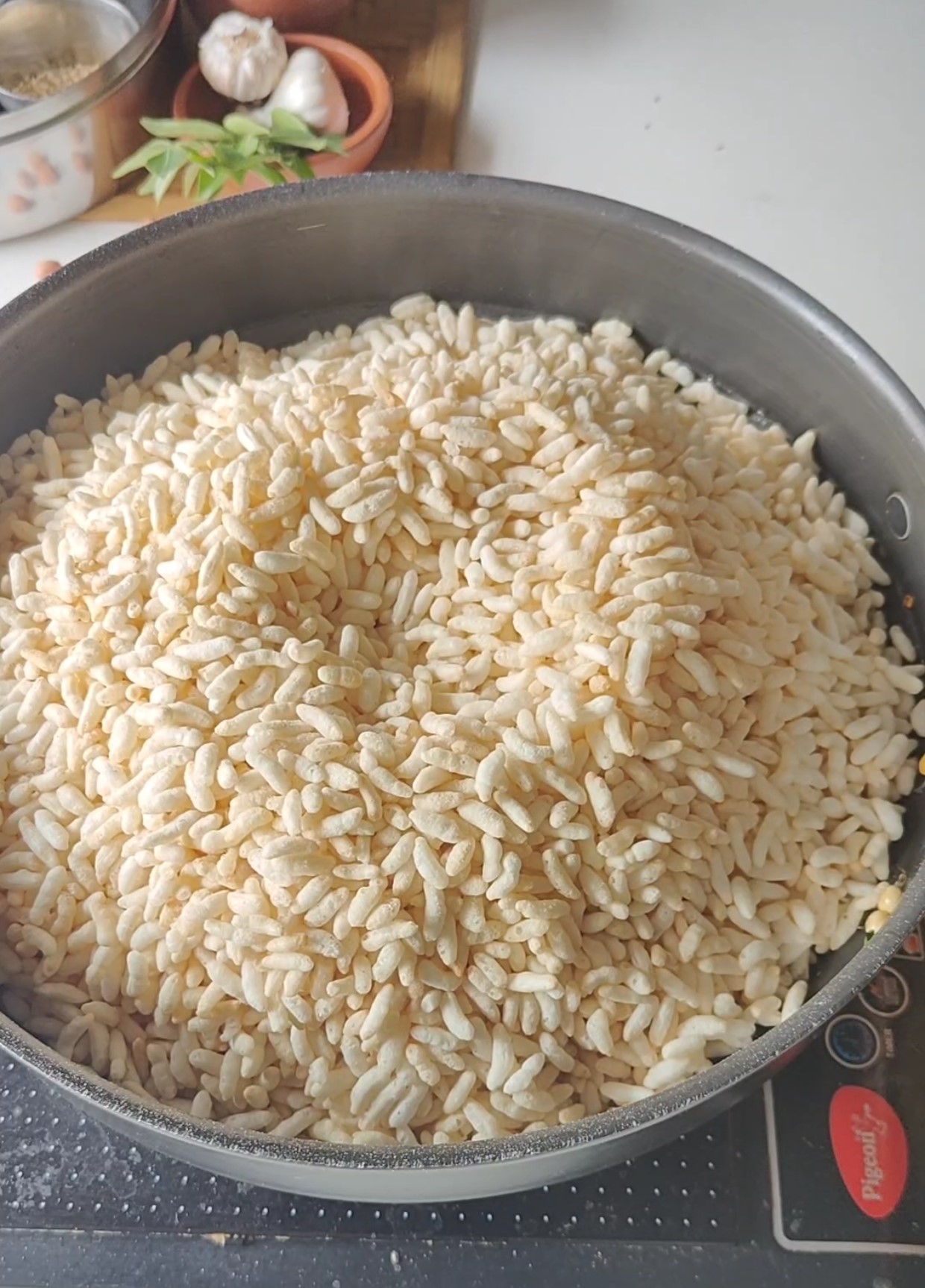 Spicy Puffed Rice Recipe | Murmura Chivda | Puri Oggarane | Masala ...