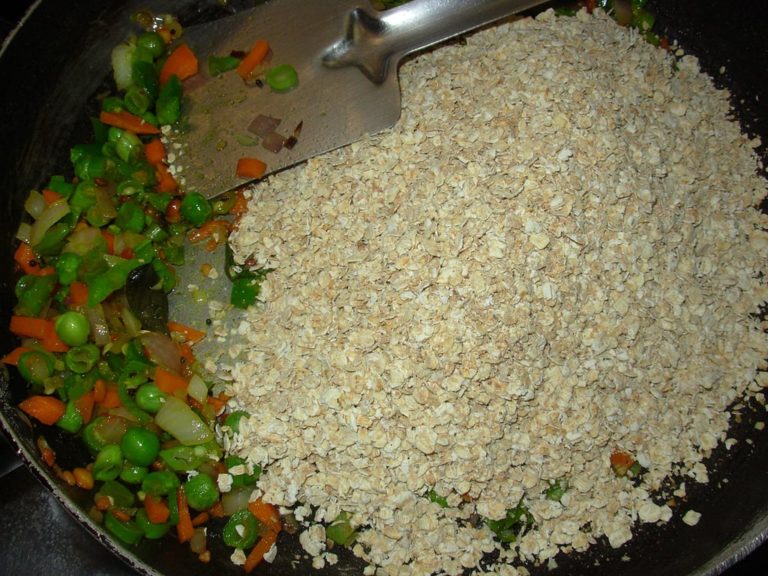 OATS UPMA / INSTANT VEGETABLE OATS UPMA RECIPE Cook With Smile