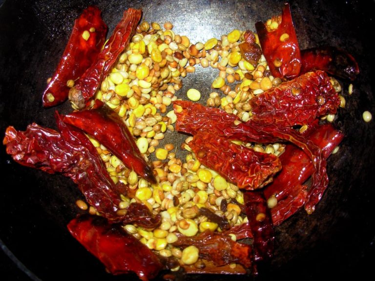 FENUGREEK LEAVES CHUTNEY / METHI CHUTNEY / MENTHE SOPPINA CHUTNEY