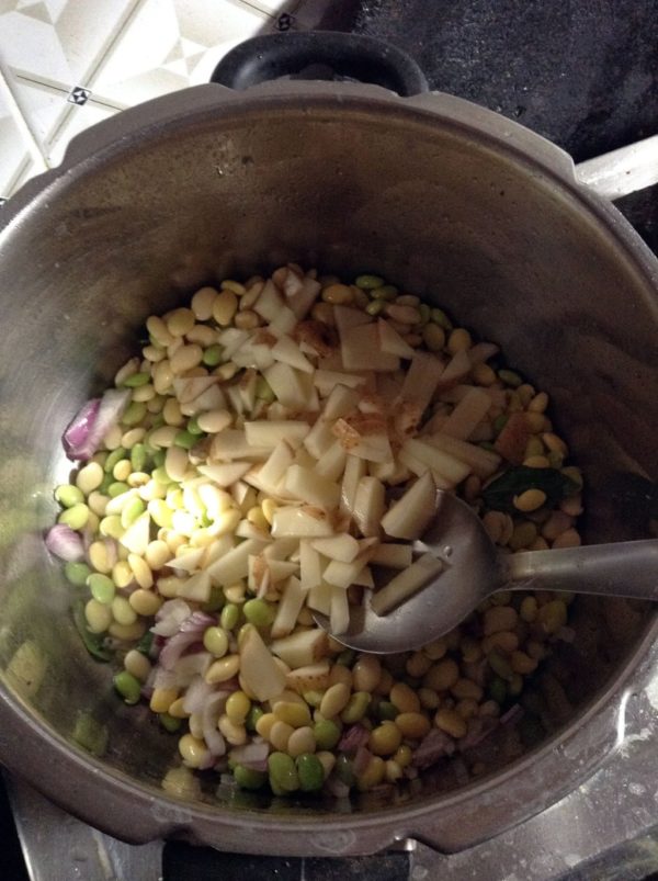 AVAREKALU SAGU / FIELD BEANS CURRY / SURTI LILVA GRAVY Recipe Cook