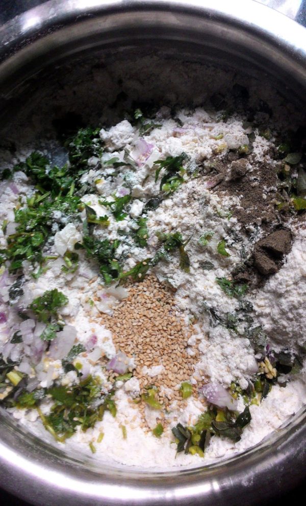 BAKERY STYLE BAKED NIPPATTU RECIPE / SAVORY ONION CRACKERS Cook With