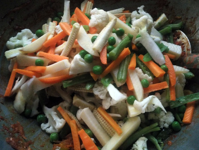 VEGETABLE JALFREZI / EASY VEG JALFREZI RECIPE Cook with Smile