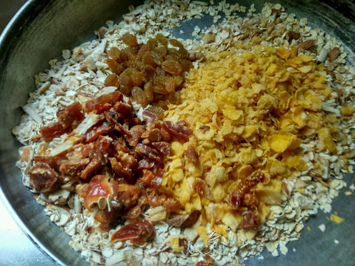 HOMEMADE GRANOLA BARS / ENERGY BARS RECIPE WITH A TWIST OF SPRIG