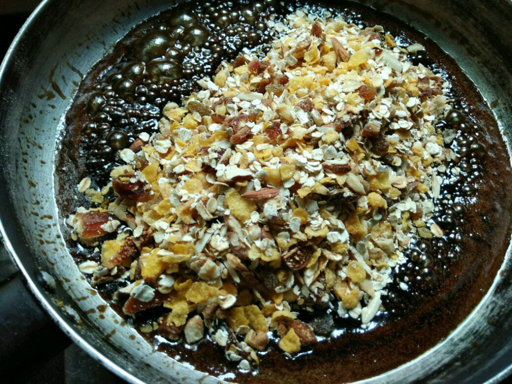 HOMEMADE GRANOLA BARS / ENERGY BARS RECIPE WITH A TWIST OF SPRIG