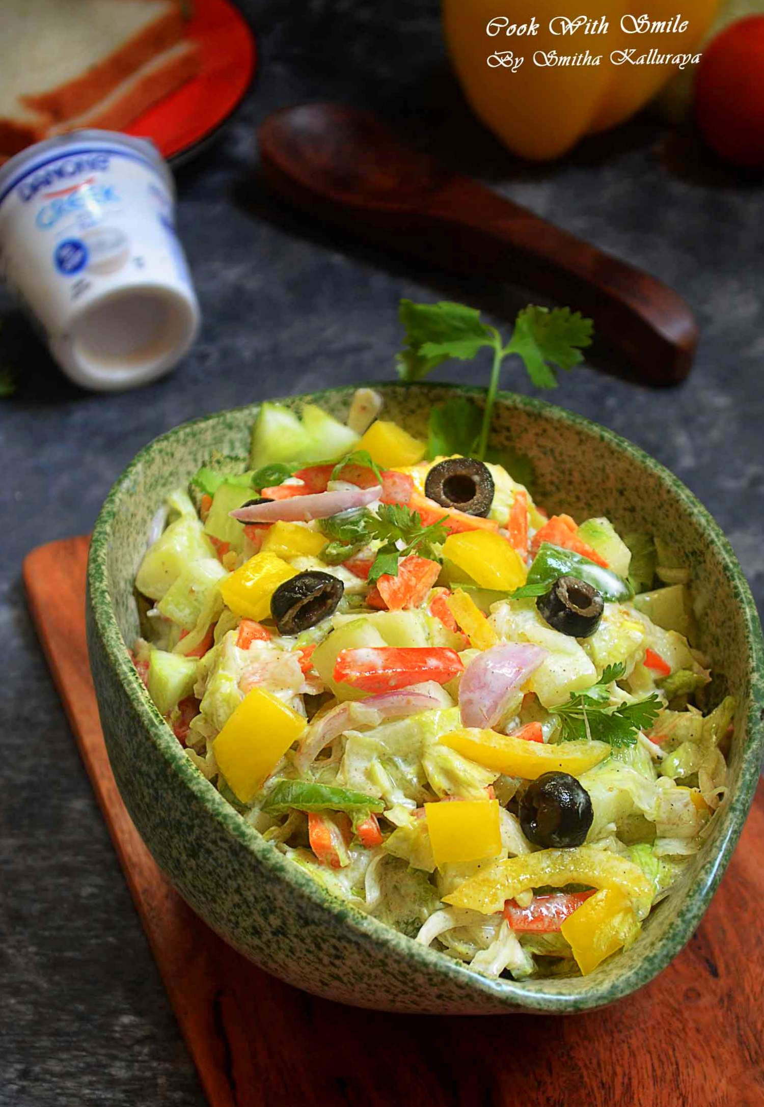 veggie salad with yoghurt dressing 