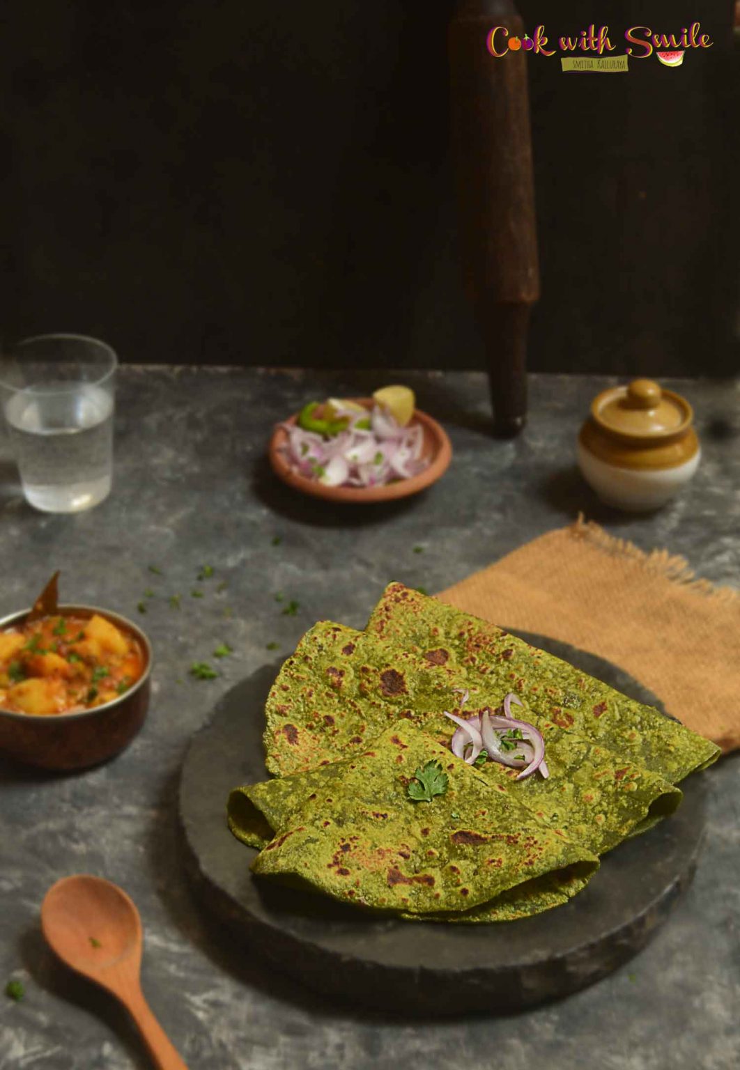 PALAK PARATHA RECIPE / PALAK ROTI / SPINACH PARATHA - Cook with Smile