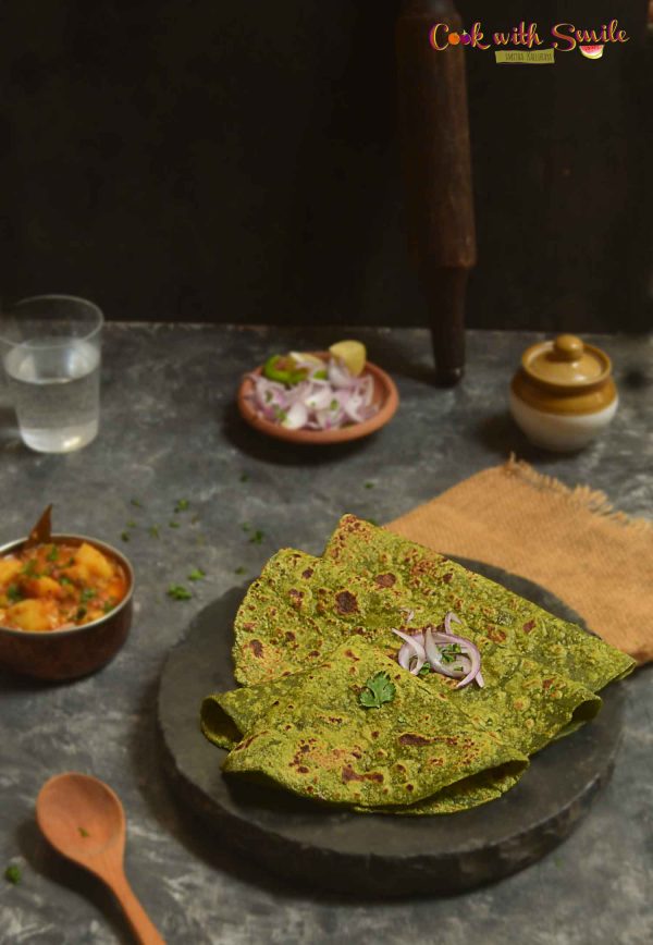 PALAK PARATHA RECIPE / PALAK ROTI / SPINACH PARATHA - Cook with Smile
